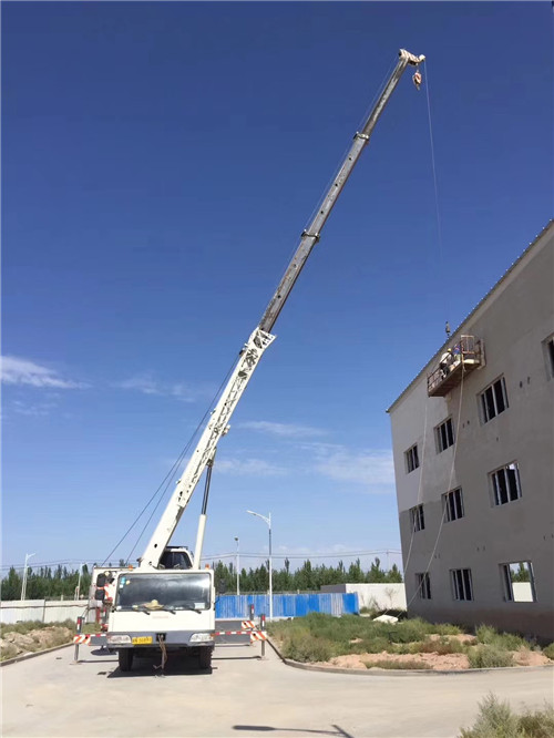 远安县“轻装强干”—— 吊车的 “轻量化臂架” 技术